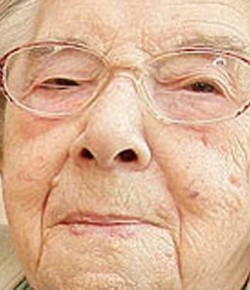 ¡103 Años aburridísimos!