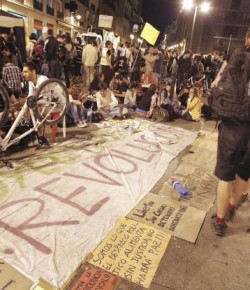 España: Cerca de 30.000 personas llenan la Puerta del Sol