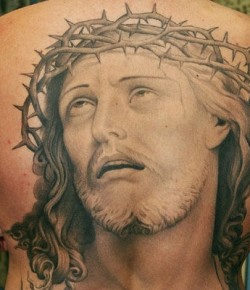 «No se hagan heridas en el cuerpo… ni tatuajes en la piel. Yo soy el Señor.» Levítico 19:28