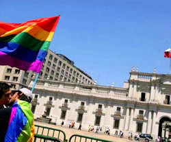 Piñera firma proyecto que legaliza a parejas gay