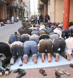 Intolerancia en Francia: se prohibe oraciones en la vía pública