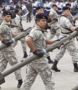 Chile con recursos para comprar armas y sin presupuesto para una educación gratuita