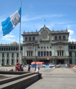 Guatemala: un país lleno de errores que decidió determinar un destino en llamas