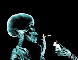 Fumar deteriora el cerebro más rápido