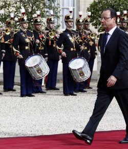 Francia cambio de marea pero no de mar. Hollande es un obsecuente más del Club del Dragón…
