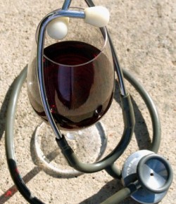 El vino tinto te protege del sobrepeso y del cáncer