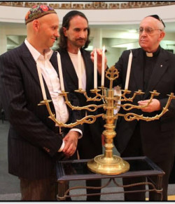El judaísmo cabalísta (masónico) liderando el movimiento de religión mundial única