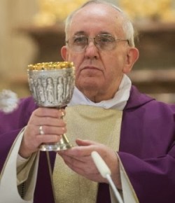 La mona Jiménez preguntó: ¿Quién se ha tomado todo el vino?: El Vaticano contestó: ¡HEME AQUÍ!
