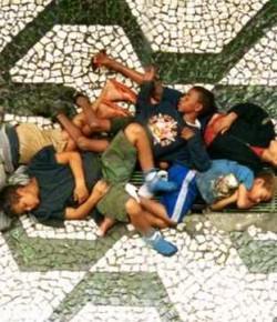 Brasil: Limpian las calles matando niños por las noches para dar buena imagen en el Mundial de Fútbol