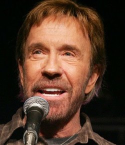 Chuck Norris denuncia la Gran Conspiración contra la familia de EE.UU.