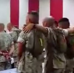 «No Hay Dios, sino YHVH»… cantan alegres 500 Infantes de la Marina de Estados Unidos