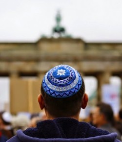 CONMOCIÓN EN ALEMANIA POR EL AUMENTO ANTISEMITA DE CADA DÍA… ¡Hallan cadáver de un joven israelí en Berlín!