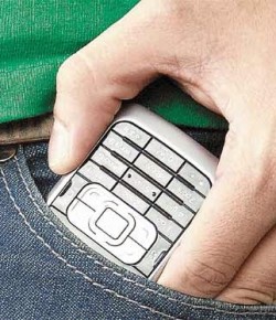 Guardas tu Teléfono Celular en el Bolsillo:  Las Consecuencias Podrían Ser Mortales