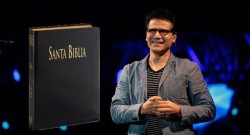Jesús Adrián Romero confieza dudar de la Biblia