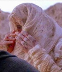 Tzaraat: ¡Un Problema Espiritual que Afecta a la Piel, la Ropa y la Casa de un Impuro!