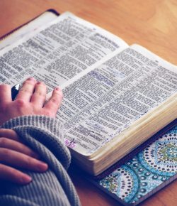 Estudiar la Biblia ayuda a enfrentar problemas y disminuir estrés.