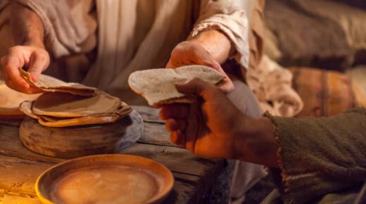 ¡El Mesías Siempre está Escondido en el Milagro del Pan y el Vino!