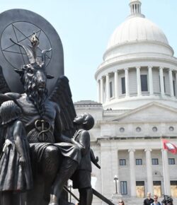 El Templo Satánico presentó un recurso legal contra la prohibición del aborto alegando “discriminación religiosa” a sus rituales